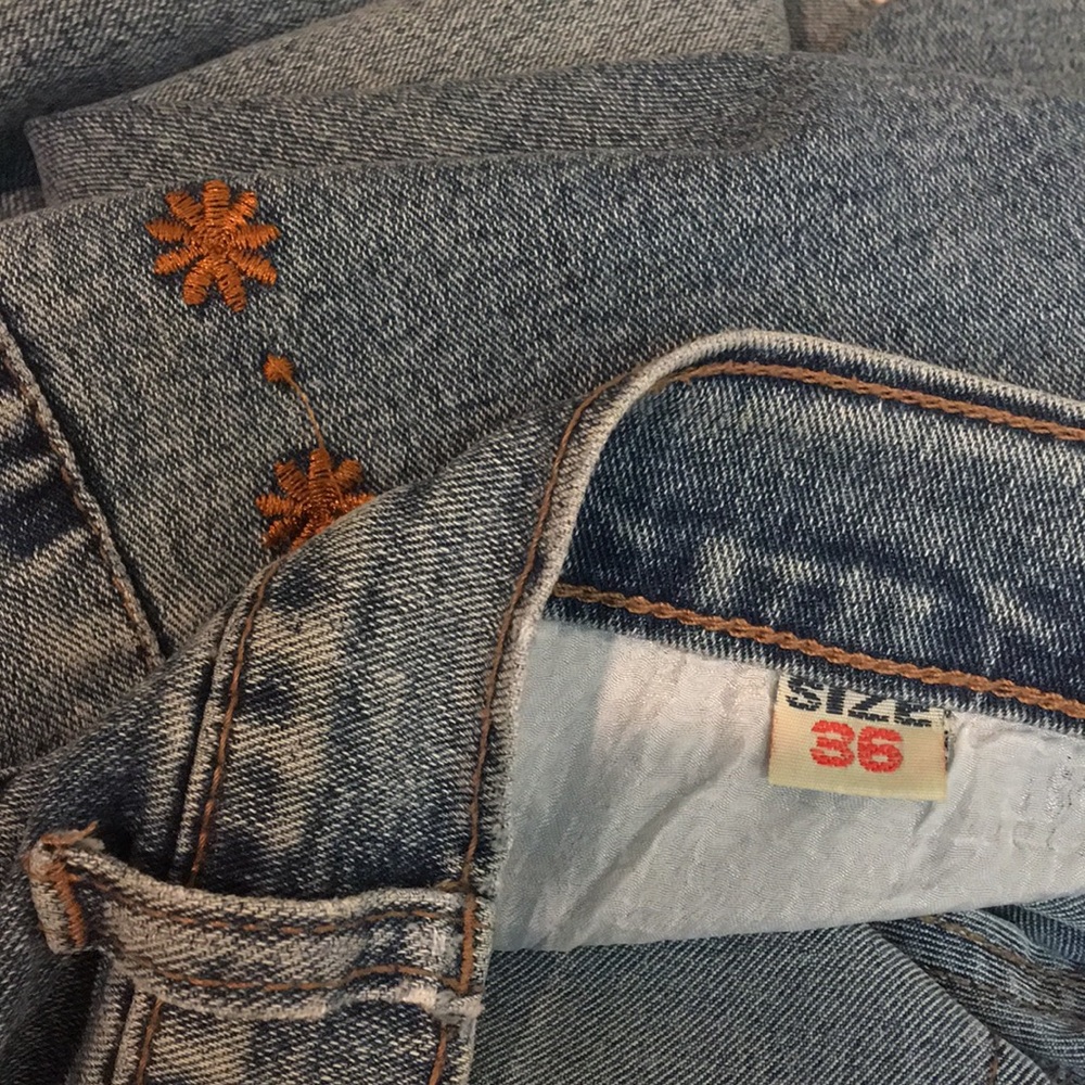 Light Blue Capri Embroidered Women’s Jeans Size 36 - Picture 7 of 8